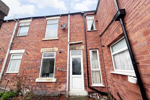 2 bed property, in Victoria Street, £55,000
