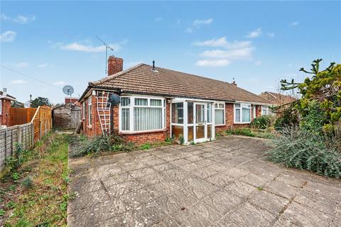 2 bed property, in Meadow Way, £230,000