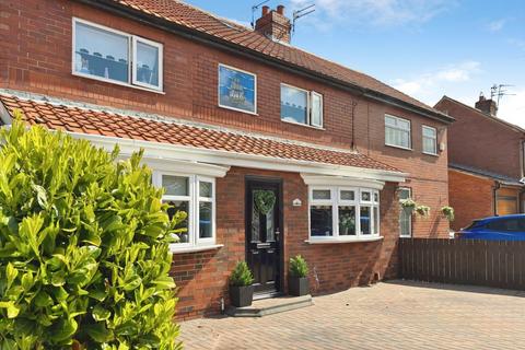 3 bed property, in Wells Grove, £284,995