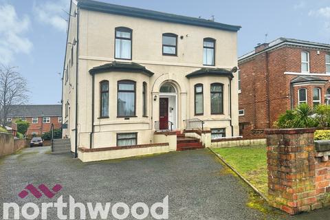 1 bed property, in Leyland Road, £69,000