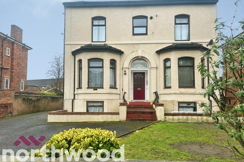 1 bed property, in Leyland Road, £63,000