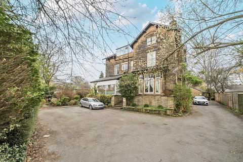 1 bed property, in Park Villas, £100,000