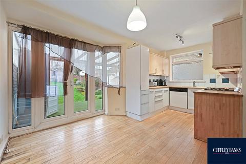3 bed property, in Jubilee Road, £549,950