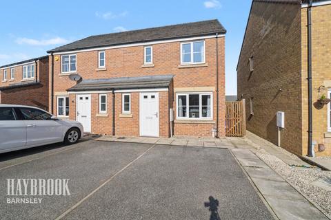 3 bed property, in Hawk Street, £225,000