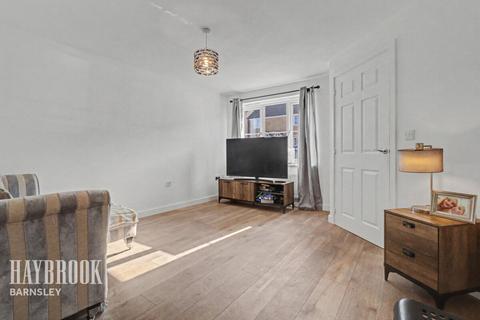 3 bed property, in Hawk Street, £225,000