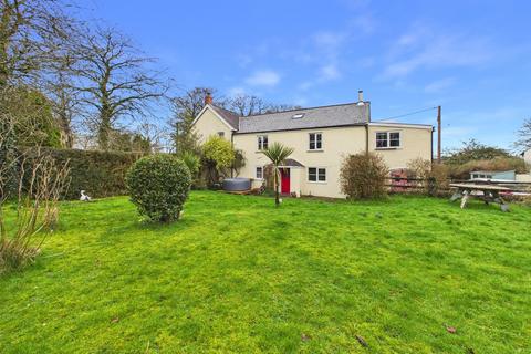 4 bed property, in Ashwater, £485,000