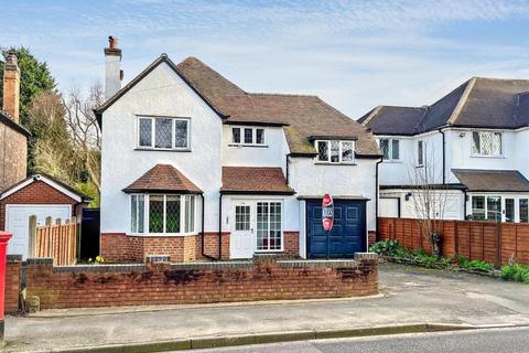 4 bed property, in Penns Lane, £600,000