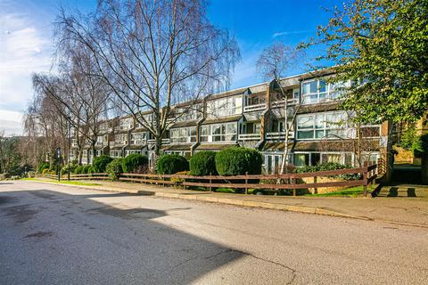 1 bed property, in Flat 24 Storthwood Court, £165,000