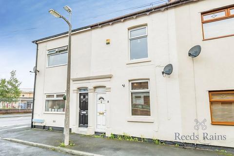 2 bed property, in Brown Street, £120,000
