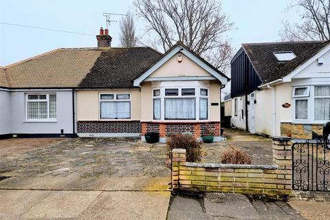 2 bed property, in Chadville Gardens, £450,000
