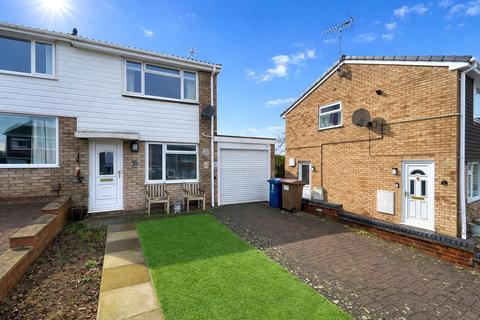 2 bed property, in Deepdales, £195,000