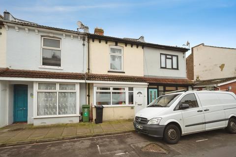 3 bed property, in Landguard Road, £160,000