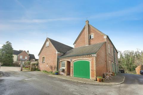 2 bed property, in Halls Hole Road, £475,000