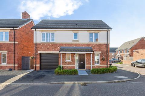 4 bed property, in Longhill Court, £280,000