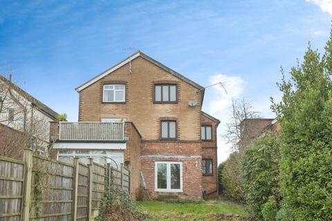 4 bed property, in East Cliff Road, £775,000
