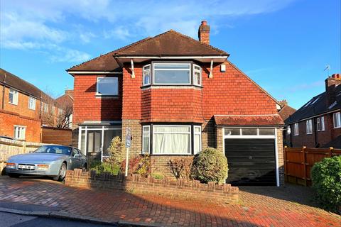 4 bed property, in Newlands Rise, £800,000