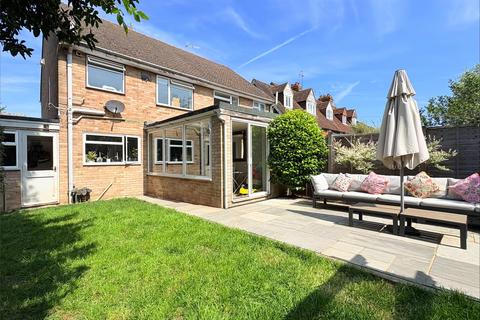3 bed property, in Northfields, £500,000