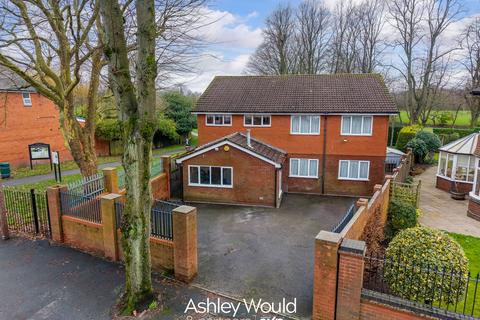 6 bed property, in Moat Road, £650,000