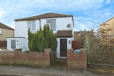 2 bed property, in Commercial Street, £280,000