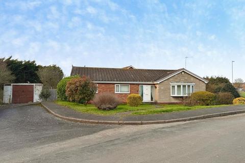 3 bed property, in Middlefield Lane, £165,000