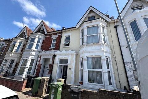 5 bed property, in Gladys Avenue, £335,000
