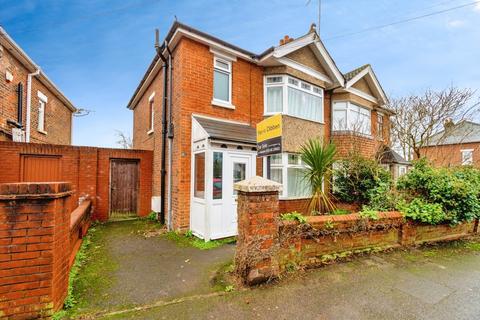 3 bed property, in Wilton Crescent, £375,000