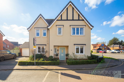 4 bed property, in Harebell Road, £375,000