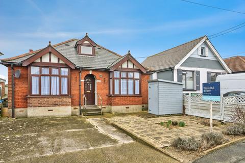 3 bed property, in Horsebridge Hill, £300,000