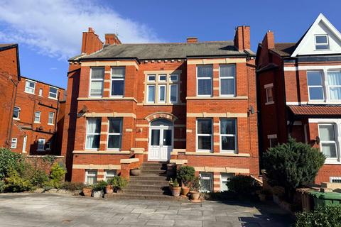 1 bed property, in Leyland Road, £75,000