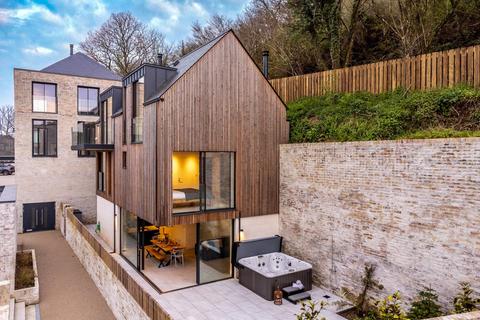 4 bed property, in Fulmar House, £1,250,000