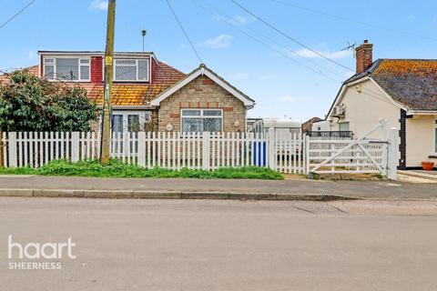 3 bed property, in Mustards Road, £325,000