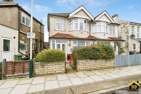3 bed property, in Palm Road, £449,950