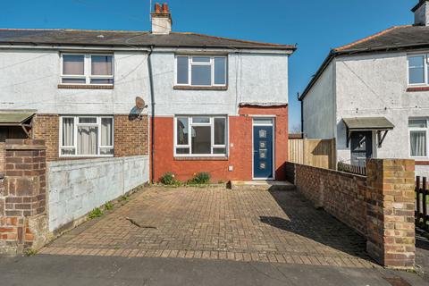 3 bed property, in Collyer Avenue, £300,000