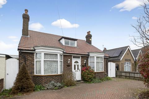 3 bed property, in Old Farm Avenue, £640,000