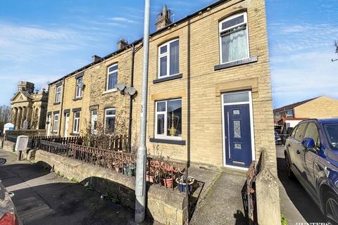 3 bed property, in High Street, £200,000
