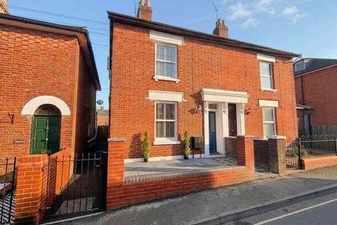 3 bed property, in South Street, £390,000