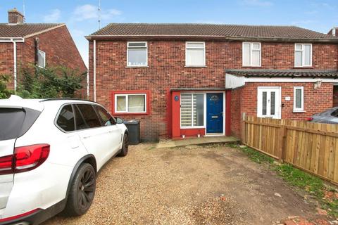 3 bed property, in Tennyson Road, £200,000