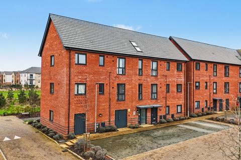 1 bed property, in Warren Way, £205,000
