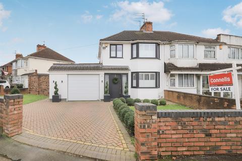 3 bed property, in Hatton Crescent, £300,000