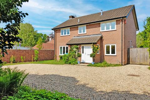 4 bed property, in The Paddock, £1,000,000