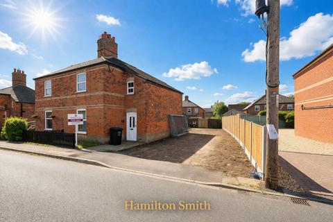 3 bed property, in Buller Road, £200,000