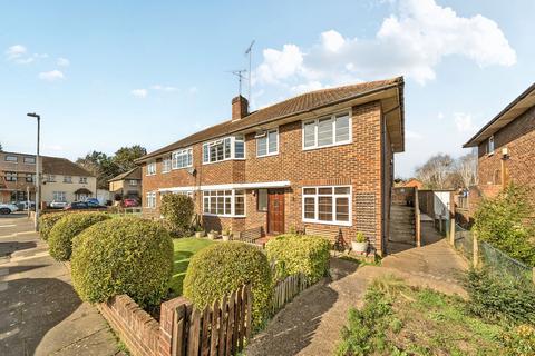 2 bed property, in Wilmer Close, £490,000