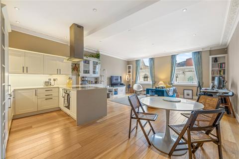 1 bed property, in The Quadrant, £600,000
