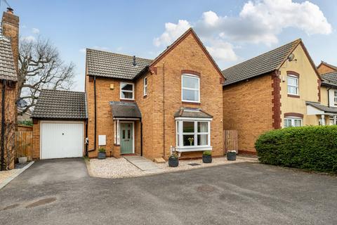 3 bed property, in Longthorn, £425,000