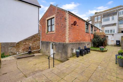 2 bed property, in The Bungalow, £200,000