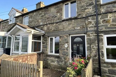 2 bed property, in The Terrace, £104,995