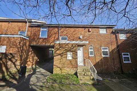 4 bed property, in Wexham Close, £300,000