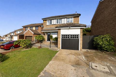 4 bed property, in Bloomfield Road, £390,000