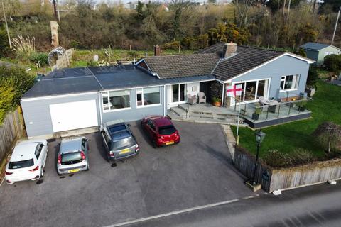 4 bed property, in Silford Cross, £600,000