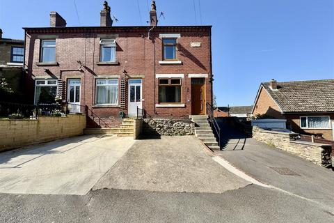 2 bed property, in New Road, £250,000